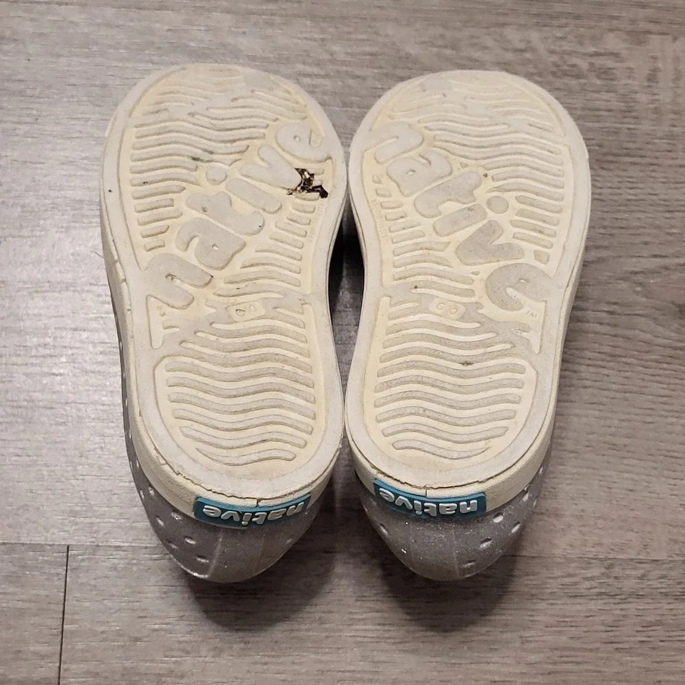 Native Jefferson Silver Glitter Slip On Sneakers Kids Size 10 Water Shoes Casual
